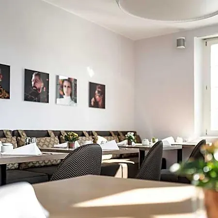 Base Ii - Bei Basel 住宿加早餐酒店 罗拉赫